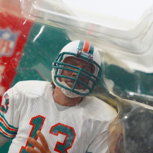 実際に弊社で買取させて頂いた【未開封】McFARLANE TOYS/マクファーレントイズ NFL LEGENDS/レジェンズ Series3 マイアミ・ドルフィンズ ダン・マリーノの画像 2枚目
