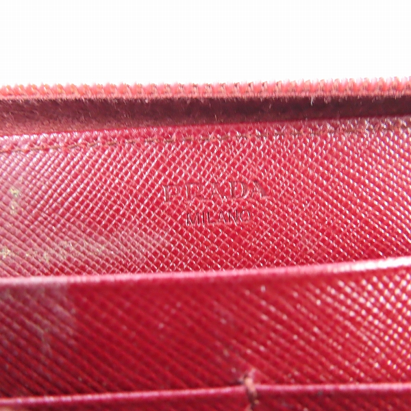 実際に弊社で買取させて頂いたPRADA/プラダ 三角ロゴプレート ラウンドジップ長財布 の画像 5枚目