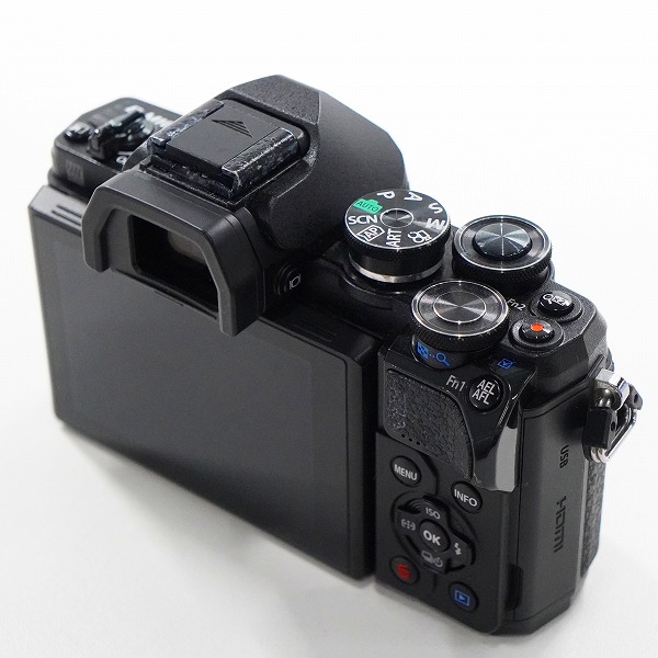 実際に弊社で買取させて頂いたOLYMPUS/オリンパス IM006 OM-D E-M10 Mark III ミラーレス一眼 デジタルカメラ ボディ 動作未確認の画像 2枚目