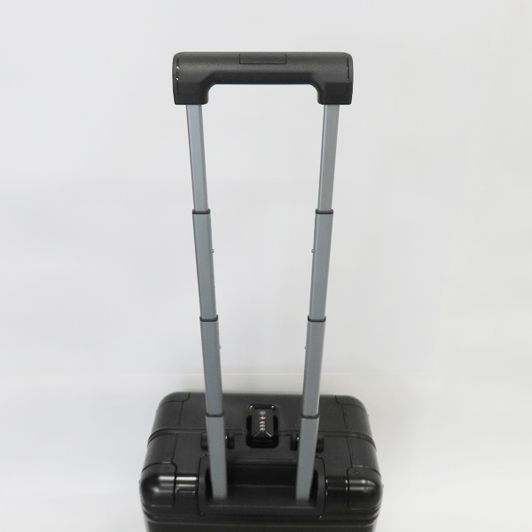 実際に弊社で買取させて頂いたZERO HALLIBURTON/ゼロハリバートン Classic Aluminum 3.0 機内持ち込みキャリーケース  944010001の画像 3枚目
