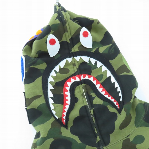 実際に弊社で買取させて頂いたA BATHING APE/アベイシングエイプ CAMO SHARK FULL ZIP HOODIE/カモ シャークパーカー 001ZPK302007L/Mの画像 5枚目