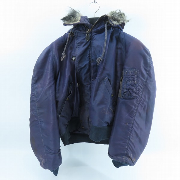 実際に弊社で買取させて頂いたU.S.AIR FORCE/エアフォース CONMARジッパー/ビンテージ N-2A フライトジャケット 8310-485800-46/XL