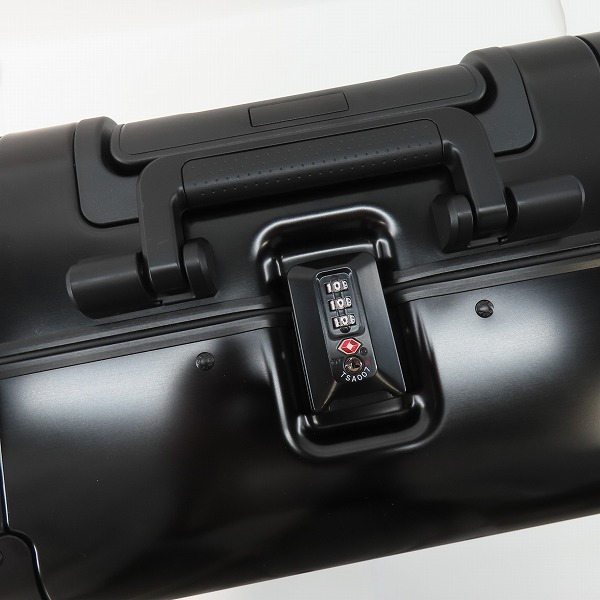 実際に弊社で買取させて頂いたZERO HALLIBURTON/ゼロハリバートン Classic Aluminum 3.0 機内持ち込みキャリーケース  944010001の画像 2枚目