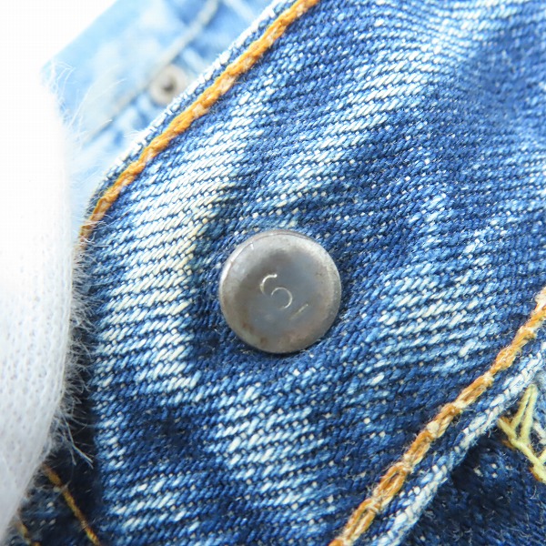 実際に弊社で買取させて頂いたLEVI'S/リーバイス ヴィンテージ 501 66前期 ボタン裏刻印6/点々 ボタンフライデニムパンツの画像 2枚目