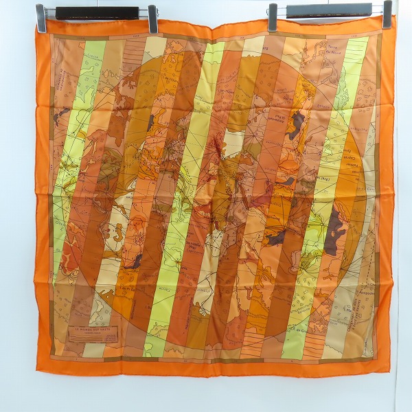 実際に弊社で買取させて頂いた【未使用】HERMES/エルメス カレ90 LE MONDE EST VASTEの画像 3枚目