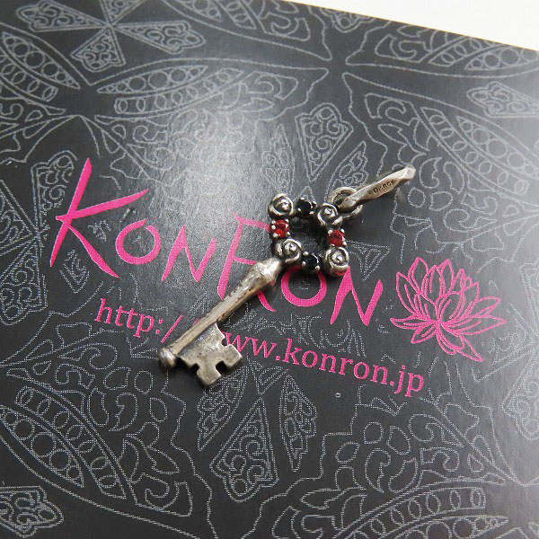 実際に弊社で買取させて頂いた【ギャラ付き】KONRON/コンロン アリスインワンダーランド キーチャーム ペンダントトップ