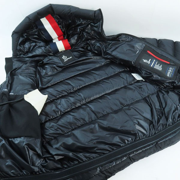 実際に弊社で買取させて頂いたMONCLER GRENOBLE/モンクレール グルノーブル 22AW CAMURAC GIUBBOTTO/ ショート ダウン ジャケット H20971A50540/3の画像 5枚目