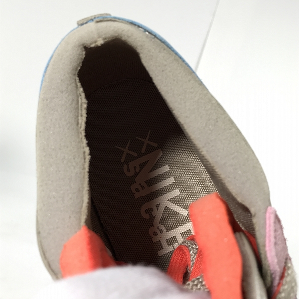 実際に弊社で買取させて頂いた【未使用】NIKE×SACAI×KAWS/ナイキ×サカイ×カウズ BLAZER LOW REED/ブレーザーロー リード DM7901-200/28の画像 4枚目