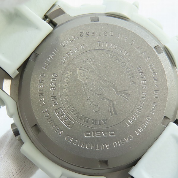 実際に弊社で買取させて頂いたG-SHOCK/Gショック FROGMAN/フロッグマン メンイン ホワイトグレー クォーツ 腕時計 DW-8200LG-8JRの画像 3枚目