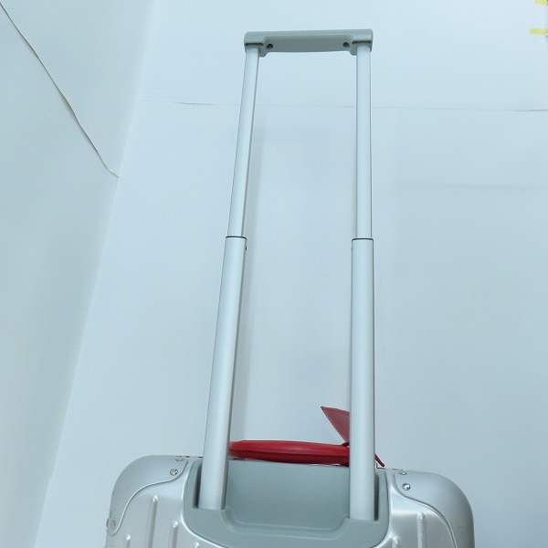 実際に弊社で買取させて頂いたRIMOWA/リモワ キャビンツイスト キャリーバッグ/スーツケース シルバー 925.90.04/35Lの画像 5枚目