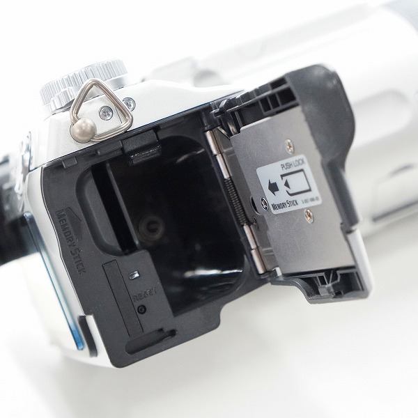 実際に弊社で買取させて頂いたSONY/ソニー DSC-F717 Cyber-shot サイバーショット コンパクトデジタルカメラ 動作未確認の画像 8枚目