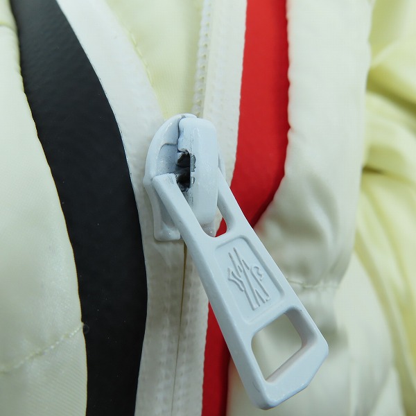 実際に弊社で買取させて頂いた【JPタグ】MONCLER/モンクレール AUTHION 異素材ポケット フルジップ ダウンジャケット F20911A56400/1の画像 6枚目