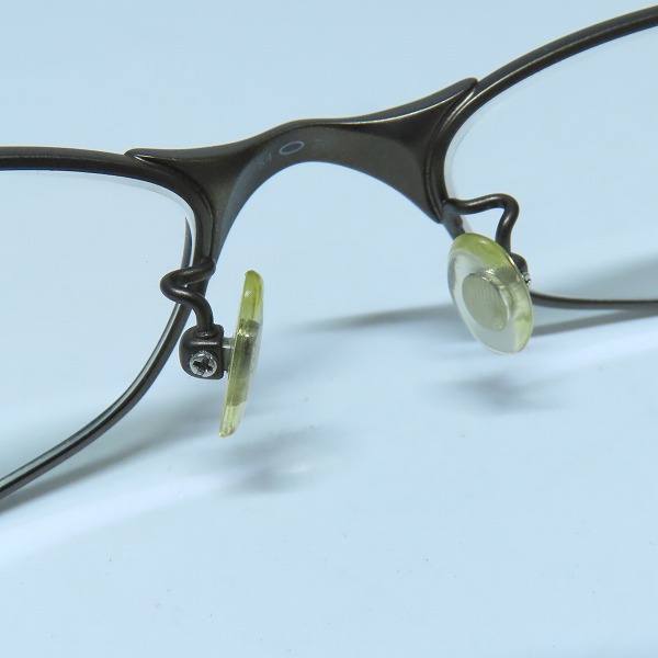 実際に弊社で買取させて頂いたOAKLEY/オークリー Ti Wiretap/ワイヤータップ 度入り眼鏡/メガネフレーム Pewterの画像 3枚目