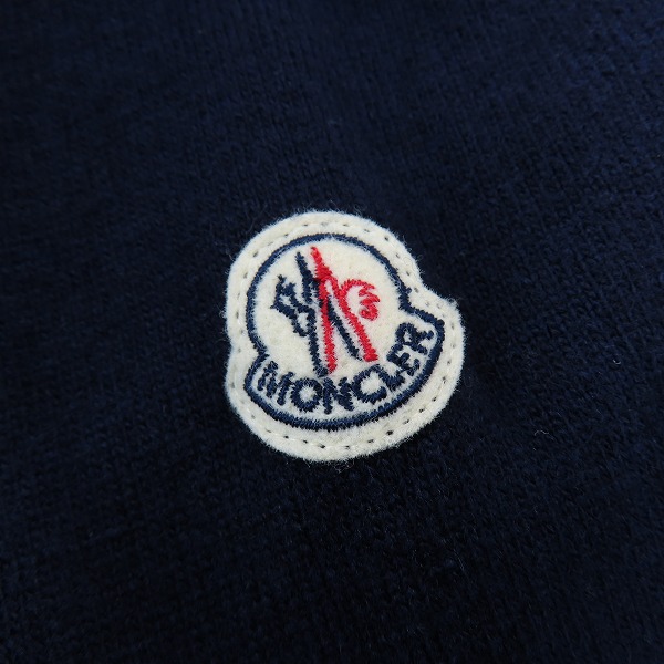 実際に弊社で買取させて頂いた【JPタグ】MONCLER/モンクレール MAGLIONE TRICOT SCOLLO AV ロゴワッペン Vネックセーター A20919144500 97890/Mの画像 7枚目