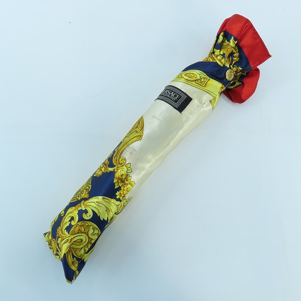 実際に弊社で買取させて頂いたジャンニヴェルサーチ 折りたたみ傘 雨具 総柄 ホワイト系×ネイビー×レッドの画像 9枚目