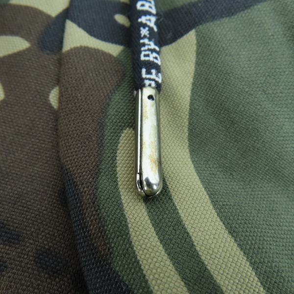 実際に弊社で買取させて頂いたAAPE BY A BATHING APE/エーエイプバイアベイシングエイプ 迷彩柄 ダウンジャケット/Sの画像 6枚目