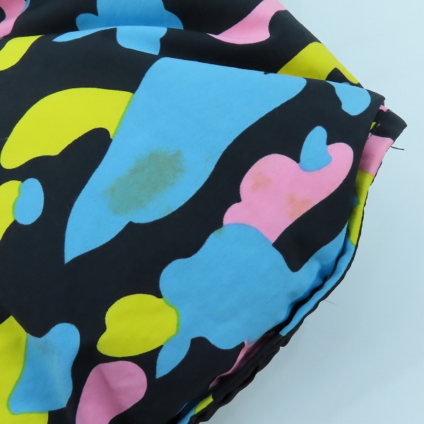 実際に弊社で買取させて頂いたA BATHING APE/アベイシングエイプ サルカモ/カモフラ/迷彩 リバーシブル ダウンジャケット ブラック/Lの画像 6枚目