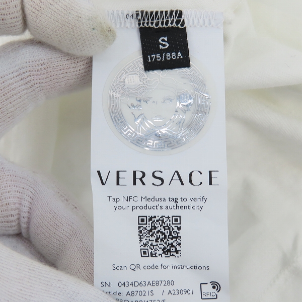 実際に弊社で買取させて頂いたVERSACE/ヴェルサーチ/ヴェルサーチェ 21ss コットン/レーヨン 半袖 Tシャツ/カットソー A87021S/Sの画像 3枚目