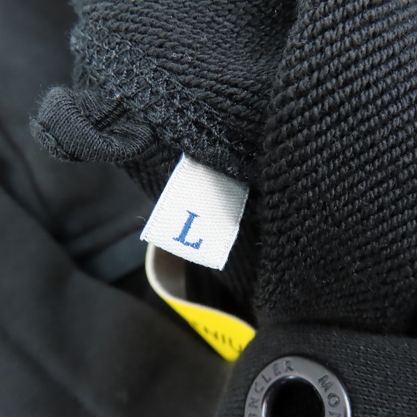 実際に弊社で買取させて頂いたMONCLER/モンクレール MAGLIA CON CAPPUCCIO ラインストーンパーカー G20928G00013/2 の画像 6枚目