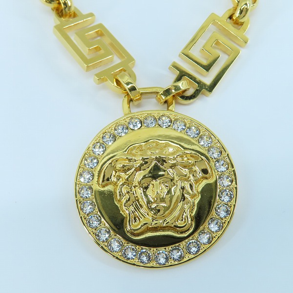 実際に弊社で買取させて頂いたVersace/ヴェルサーチ クリスタル ラ メドゥーサ グレカ ネックレス DG1E009-DJMXの画像 1枚目