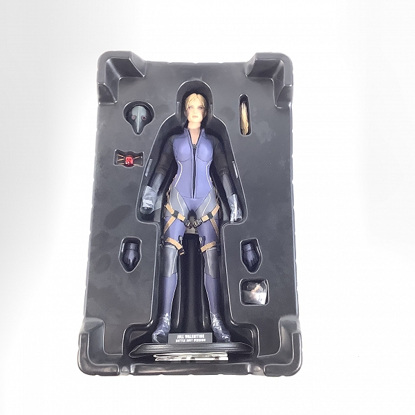 実際に弊社で買取させて頂いたHOT TOYS/ホットトイズ ビデオゲーム・マスターピース バイオハザード5 1/6 ジル・バレンタイン バトルスーツ版 フィギュアの画像 3枚目