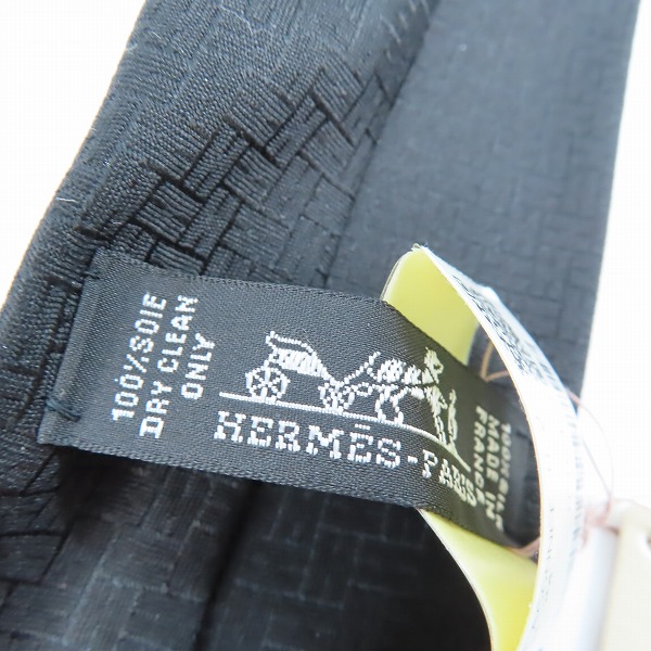 実際に弊社で買取させて頂いたHERMES/エルメス アップサイドダウン ブラック シルク ネクタイの画像 1枚目