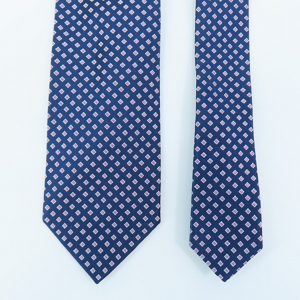 実際に弊社で買取させて頂いたLUIGI BORRELLI/ルイジ ボレッリ 総柄 ネイビー シルク ネクタイの画像 1枚目