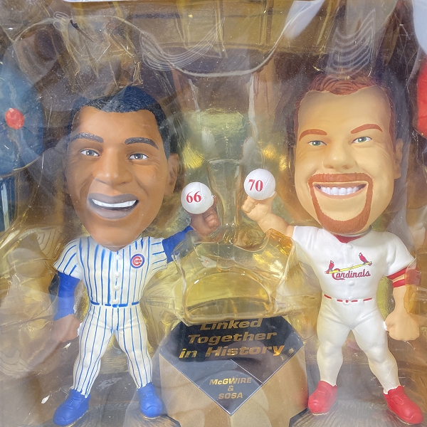 実際に弊社で買取させて頂いた【未開封】Equity Sports HEADLINERS XL SOSA/McGWIRE Linked Together in History フィギュアの画像 4枚目