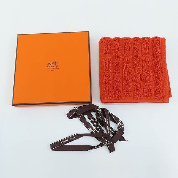 実際に弊社で買取させて頂いた【未使用】 HERMES/エルメス ラビリンス カレ ハンドタオル ハンカチ オレンジ系の画像 7枚目