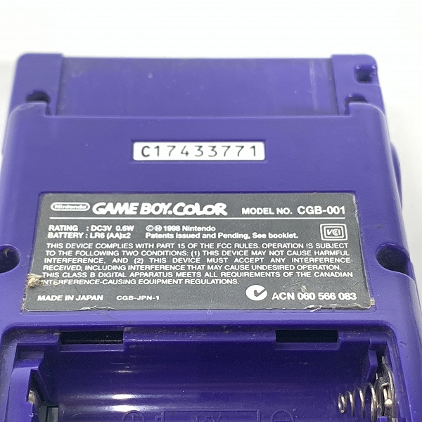 実際に弊社で買取させて頂いた任天堂/Nintendo/ニンテンドー GAME BOY COLOR/ゲームボーイカラー 本体 CGB-001 パープル/ポケットボンバーマン ソフト付きの画像 3枚目