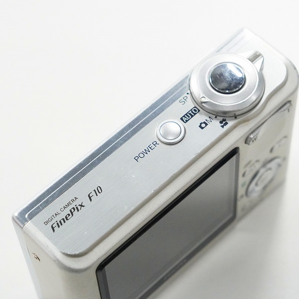 実際に弊社で買取させて頂いたFUJIFILM/富士フィルム FinePix F10 ファインピクス コンパクトデジタルカメラ 動作未確認の画像 3枚目