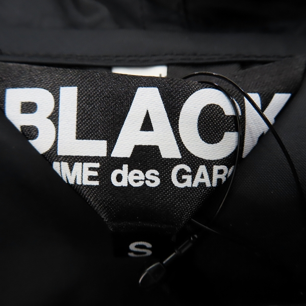 実際に弊社で買取させて頂いた(1)【未使用】BLACK COMME des GARCONS/ブラックコムデギャルソン 短冊ナイロンコート AD2019 1D-J041/Sの画像 3枚目