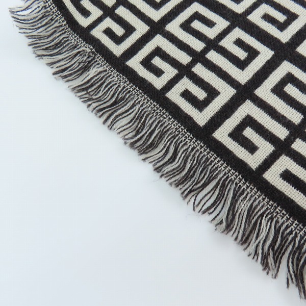 実際に弊社で買取させて頂いたGIVENCHY/ジバンシィ ロゴ総柄 ウール マフラー ストールの画像 4枚目