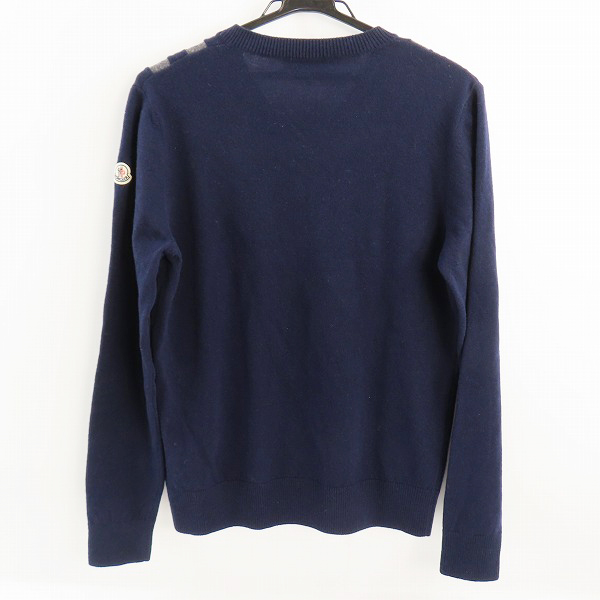 実際に弊社で買取させて頂いた【JPタグ】MONCLER/モンクレール MAGLIONE TRICOT SCOLLO AV ロゴワッペン Vネックセーター A20919144500 97890/Mの画像 2枚目
