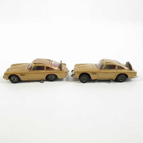 実際に弊社で買取させて頂いたCORGI TOYS/コーギートイズ  007 JAMES BOND'S ASTON MARTIN DB5/アストンマーティン ゴールド ミニカー 2点セットの画像 2枚目