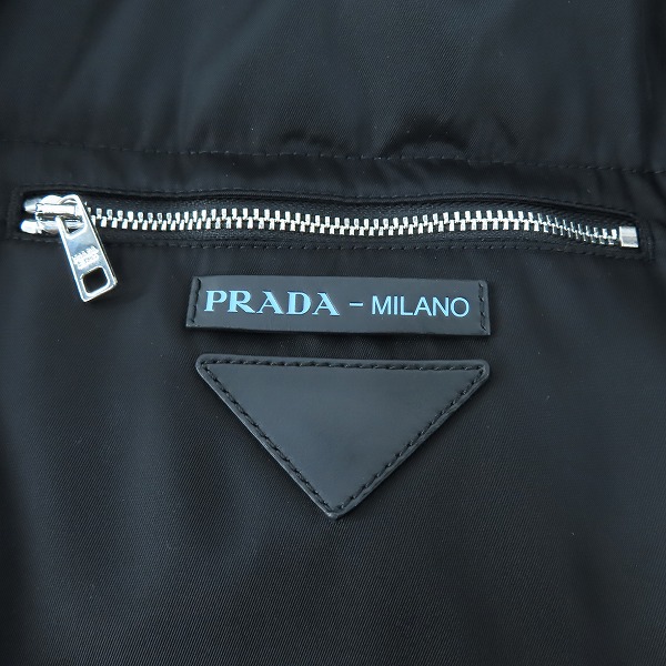実際に弊社で買取させて頂いたPRADA/プラダ 19AW トライアングルロゴ オーバーサイズ ダウンジャケット ACU1 2019 3015 SGB167 S192 I18/Lの画像 6枚目