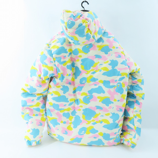 実際に弊社で買取させて頂いたA BATHING APE/アベイシングエイプ サルカモ/カモフラ/迷彩 リバーシブル ダウンジャケット ホワイト/Lの画像 1枚目