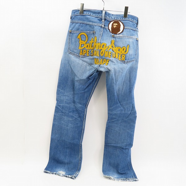 実際に弊社で買取させて頂いたA BATHING APE/アベイシングエイプ バック刺繍/ワッペン付き デニムパンツ Mの画像 1枚目