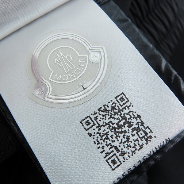 実際に弊社で買取させて頂いた【JPタグ】MONCLER GRENOBLE/モンクレール グルノーブル MAGLIA CARDIGAN ジップアップ ジャケット J20988G00008/Sの画像 6枚目