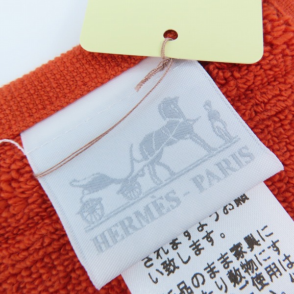 実際に弊社で買取させて頂いた【未使用】 HERMES/エルメス ラビリンス カレ ハンドタオル ハンカチ オレンジ系の画像 3枚目