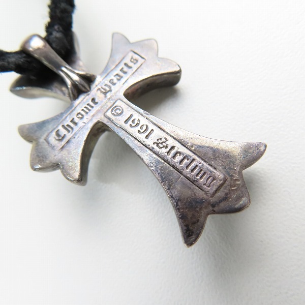 実際に弊社で買取させて頂いたCHROME HEARTS/クロムハーツ スモールCHクロスペンダント w/レザーブレード バレルボロチップの画像 4枚目
