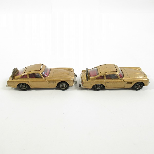 実際に弊社で買取させて頂いたCORGI TOYS/コーギートイズ  007 JAMES BOND'S ASTON MARTIN DB5/アストンマーティン ゴールド ミニカー 2点セットの画像 4枚目