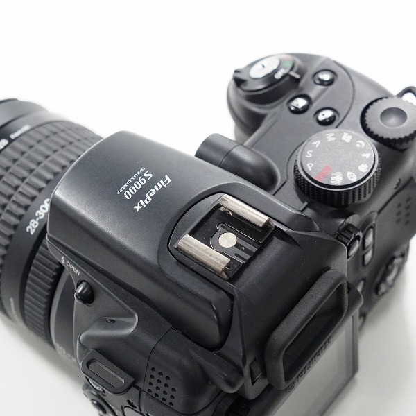実際に弊社で買取させて頂いた【ジャンク】FUJIFILM/富士フィルム FinePix S9000 単三電池駆動 コンパクトデジタルカメラの画像 3枚目