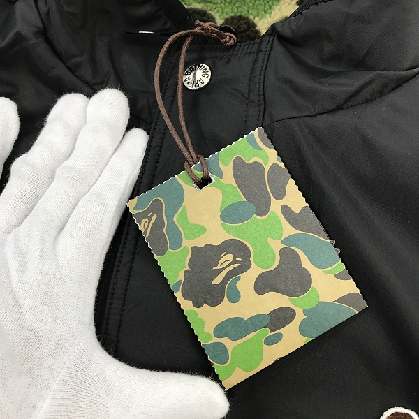 実際に弊社で買取させて頂いた【未使用】A BATHING APE/アベイジングエイプ ABC Camo Boa Reversible Jacket リバーシブルボアジャケット/001LJK801010M/Sの画像 7枚目