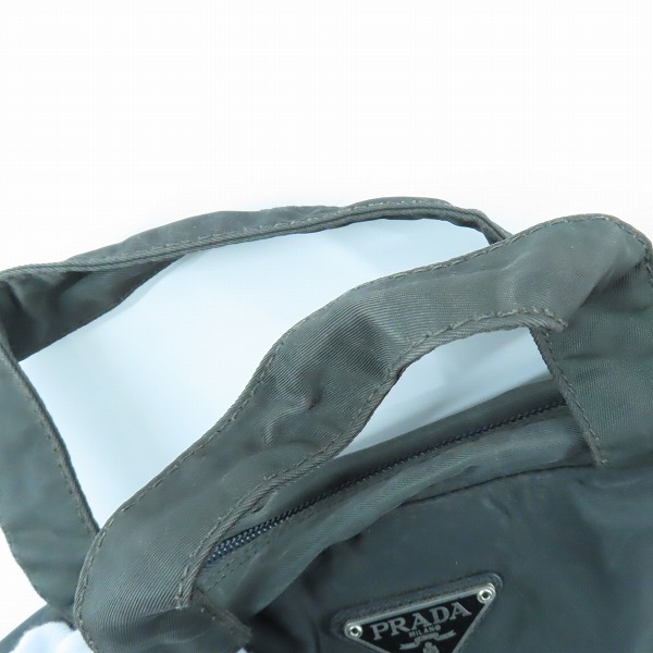 実際に弊社で買取させて頂いたPRADA/プラダ ロゴプレート ナイロン ハンドバッグ グレーの画像 6枚目