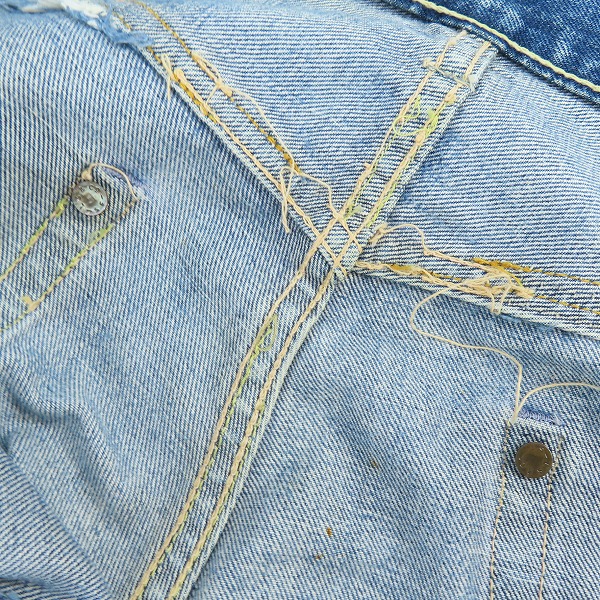 実際に弊社で買取させて頂いたLEVI'S/リーバイス ヴィンテージ 501 刻印E/点々 ビッグE 均等V/足長R ボタンフライ デニムパンツの画像 5枚目