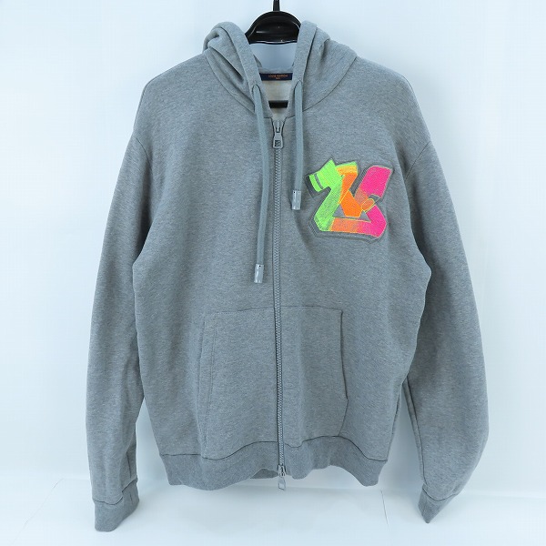 実際に弊社で買取させて頂いた【JPタグ】LOUIS VUITTON/ルイヴィトン 3D LV グラフィティ エンブロイダード ジップフーディ RM222M UYR HNY24W/XL