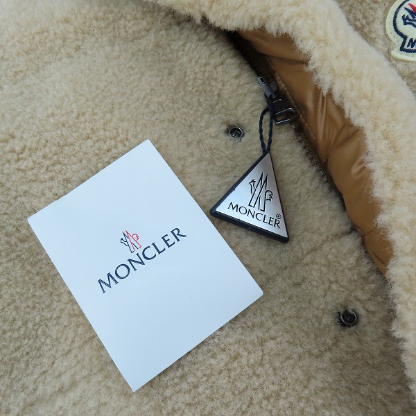 実際に弊社で買取させて頂いた【JPタグ】MONCLER/モンクレール 24AW COLBRICON リバーシブル ベスト BEIGE J20911A00148/2の画像 9枚目