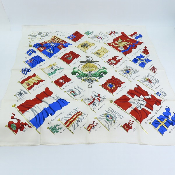 実際に弊社で買取させて頂いたHERMES/エルメス カレ90  PAVOIS 船旗 柄 シルク スカーフ/ストールの画像 3枚目