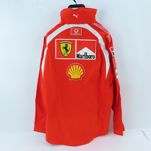 実際に弊社で買取させて頂いたPUMA×FERRARI/プーマ×フェラーリ Marlboro ボーダフォン AMD 袖 パッチ付き ジャケット/Lの画像 1枚目